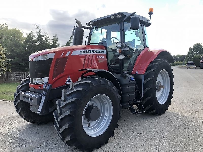 E-FARM: Massey Ferguson 7724 - Tractor - id IMRRNF9 - €56,516 - Year of construction: 2015 - Engine hours: 6,208,United Kingdom