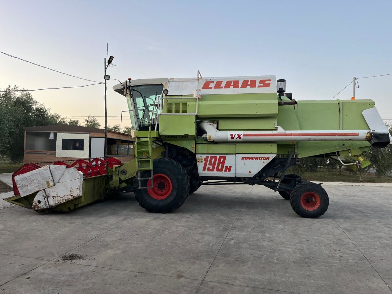 E-FARM: Claas dominator 198 h - Kombajn zbożowy - id D7IQH9X - Rok produkcji: 1999 - Motogodziny: 3000,Włochy