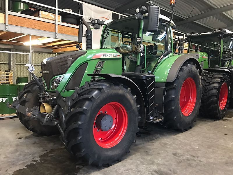 Fendt 724 Vario Profi Plus Tractor €95,000