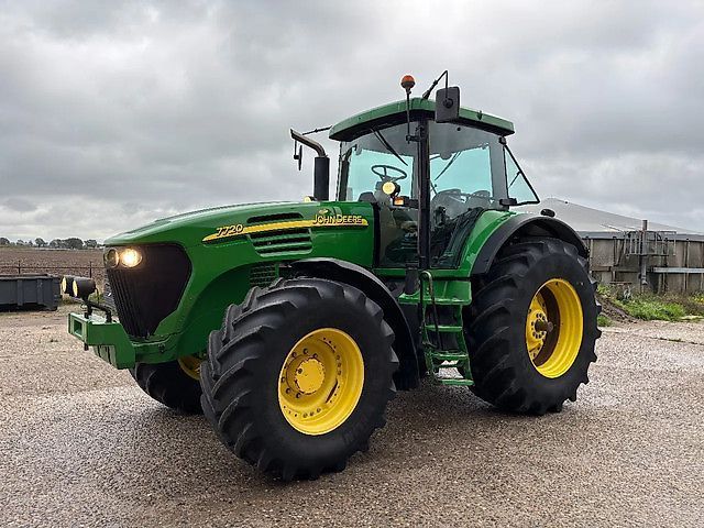 John Deere 7720 Tractor €34,950