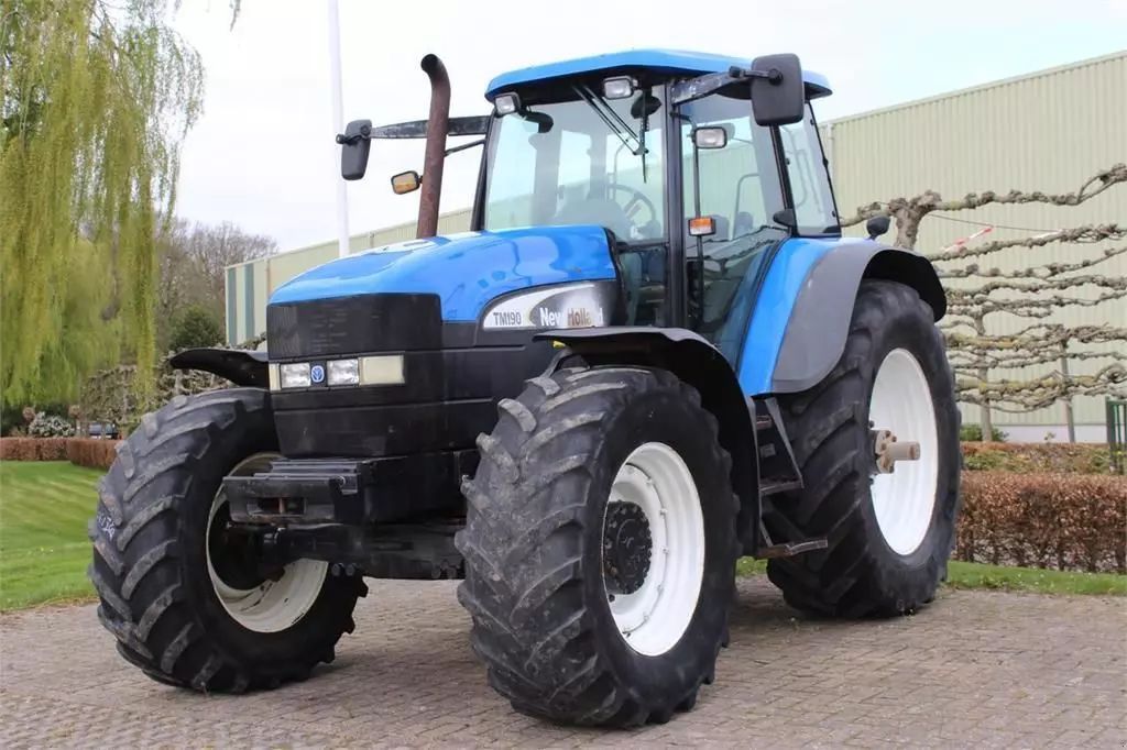 New Holland TM 190 Traktor 21 750 €