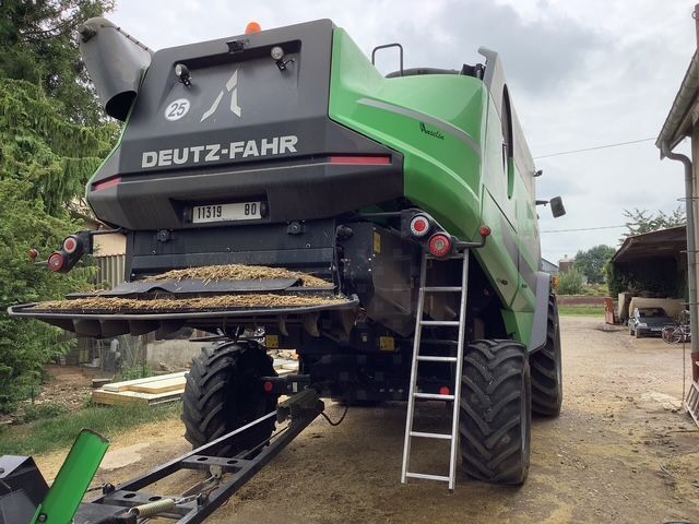 E-FARM: Deutz-Fahr C 9206 TSB - Moissoneuse-batteuse - id 7IIKEJZ - 125 000 € - Année: 2015 - Lecture du nombre d'heure: 1 800,Puissance du moteur (chevaux): 395,France