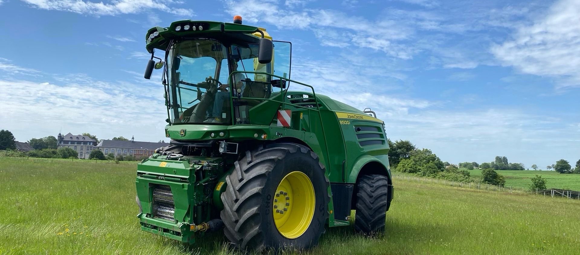John Deere 8500 Self propelled forage harvester €211,500