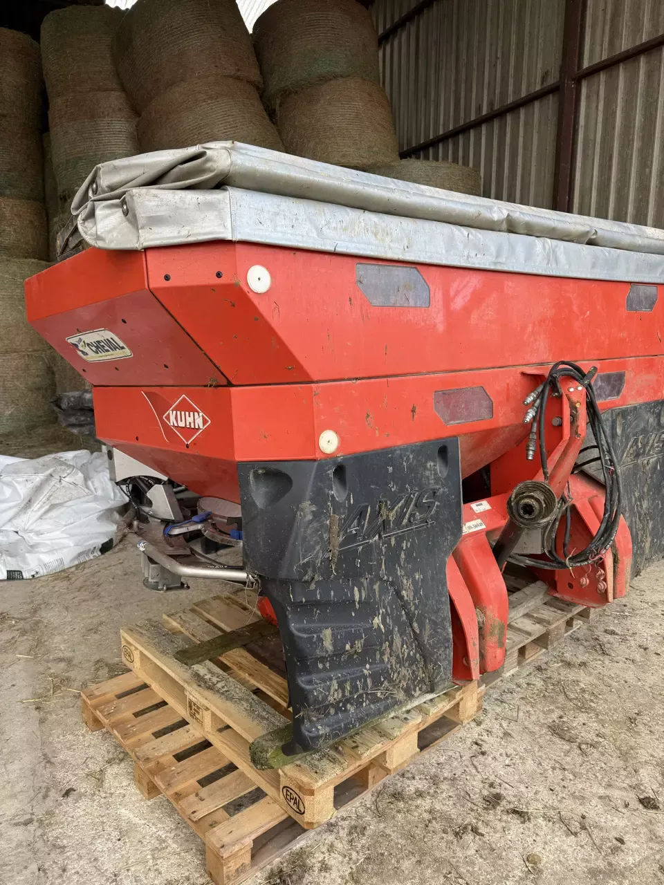 E-FARM: Kuhn axis 40.1 d t25 - Düngerstreuer - id KUMXSR6 - 7.500 € - Baujahr: 2014 - Frankreich