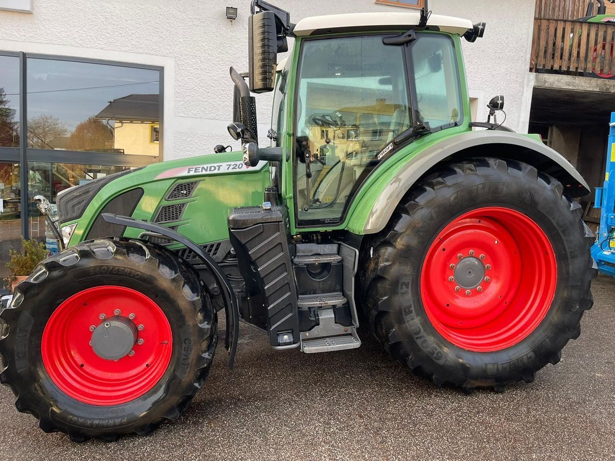 E-FARM: Fendt 720 Vario - Tracteur - id 6RDVF3G - 96 500 € - Année: 2015 - Lecture du nombre d'heure: 7 350,Puissance du moteur (chevaux): 200,Autriche