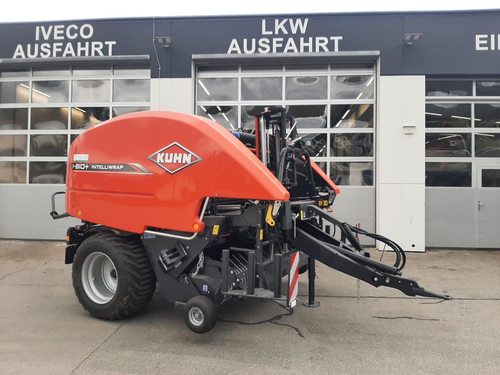 Kuhn i-BIO + Ballenpresse 81.584 €