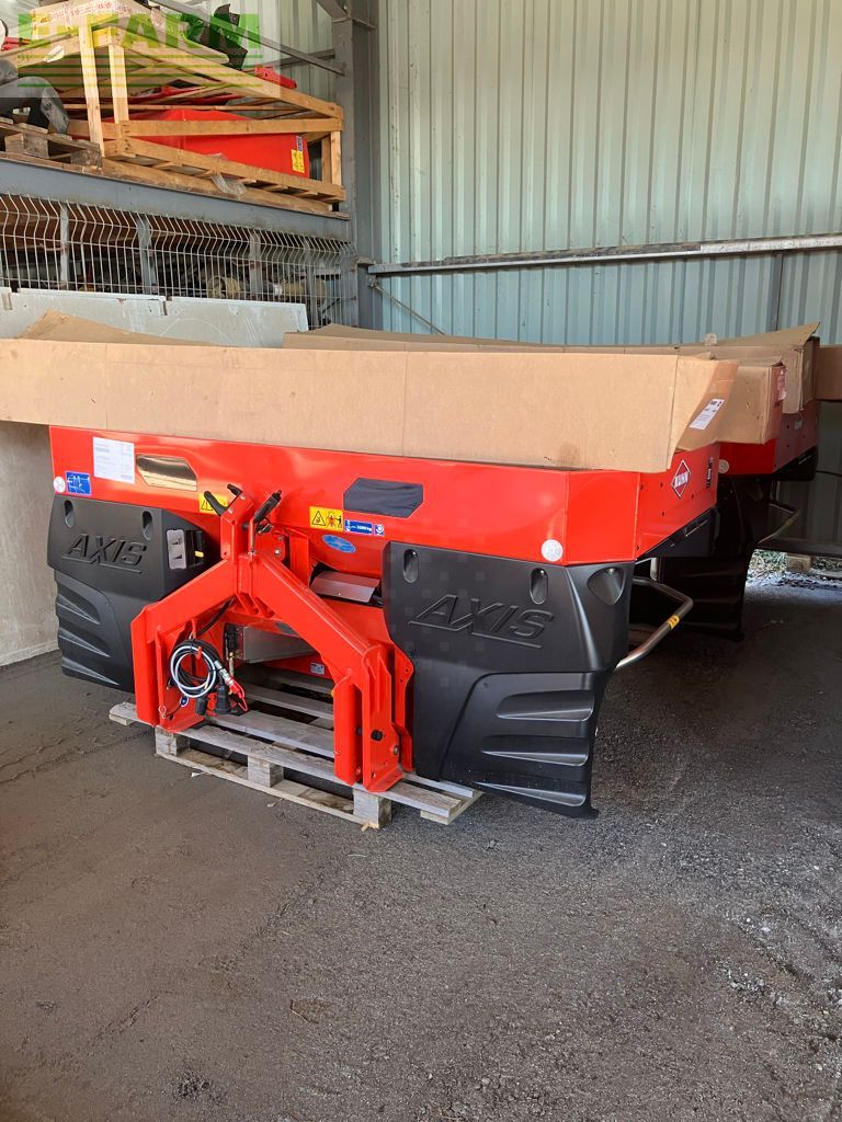 Kuhn axis 40.2 m emc Fertiliser spreader €19,200
