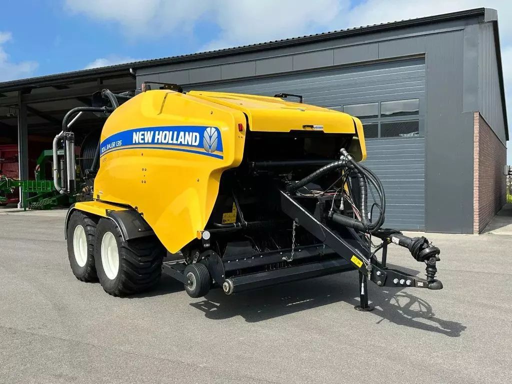 E-FARM: New Holland TM135 - Πρέσσα - id Q4NNT4B - 34.500 € - Χρονία: 2017 - Ολλανδία