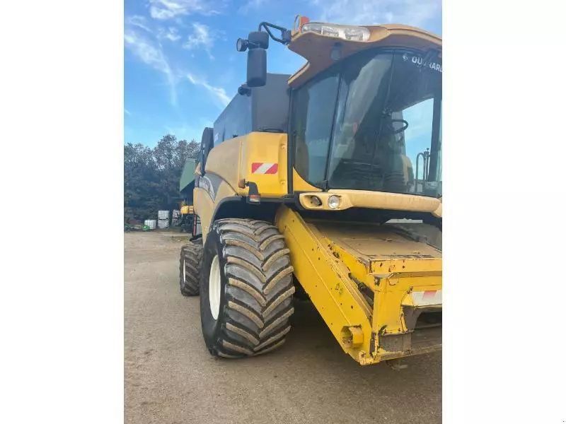 E-FARM: New Holland CX 760 N - Cosechadora - id DPK4DIC - 50.000 € - Año: 2003 - Horas: 4900,Francia