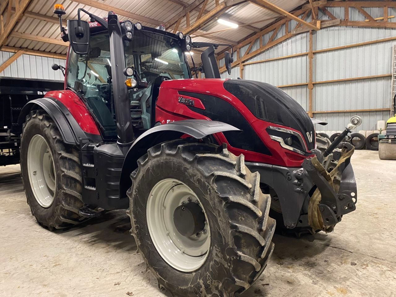 E-FARM: Valtra T175 - Traktor - id GDNIJFW - 109 500 € - Rok produkcji: 2022 - Motogodziny: 980,Moc silnika: 175,Francja