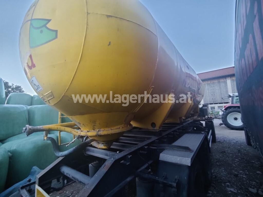 E-FARM: silowagen 3.achsanhänger - Futtermischwagen - id CSBLV12 - Österreich