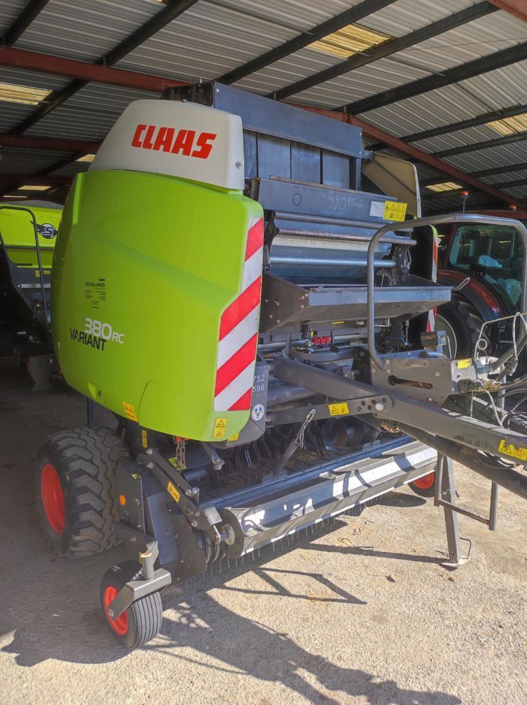 E-FARM: Claas Variant 380 RC - Балопреса - id HE7N8LP - 15 500 € - Година на построяване: 2015 - Общ брой произведени бали: 20 000,Франция