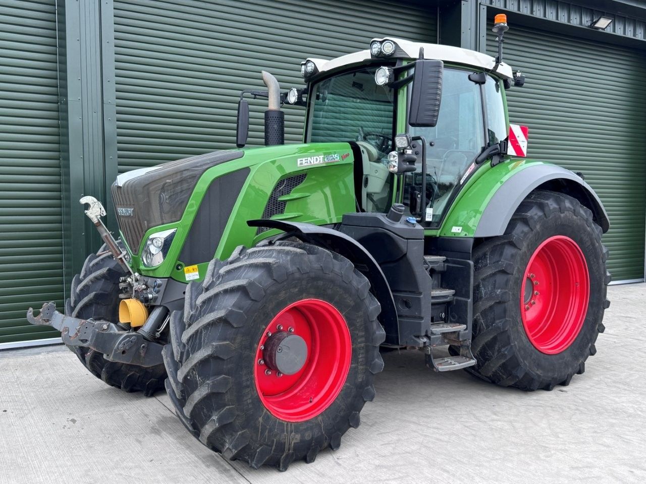 E-FARM: Fendt 828 Vario Profi+ - Traktor - id VF2DKSZ - 131.489 € - Baujahr: 2022 - Abgelesene Motorstunden: 3.844,Motorleistung (PS): 280,Vereinigtes Königreich