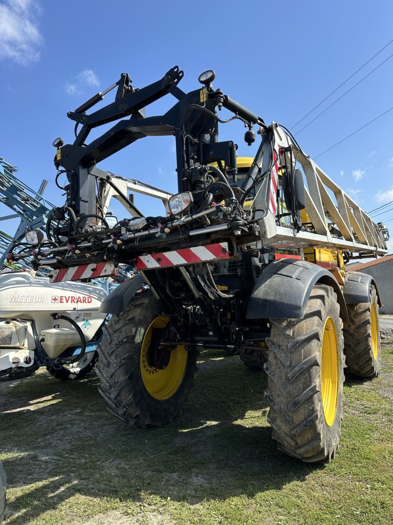 E-FARM: Artec f40 - Pflanzenschutzspritze - id 9EF8LME - 65.000 € - Baujahr: 2014 - Abgelesene Motorstunden: 4.800,Frankreich