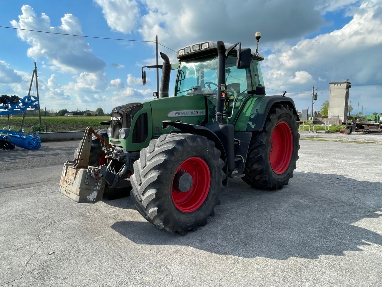 E-FARM: Fendt 820 Vario - Tractor - id DUGKY7Q - €45,000 - Year of construction: 2007 - Engine hours: 17,470,Engine power (HP): 200,Italy