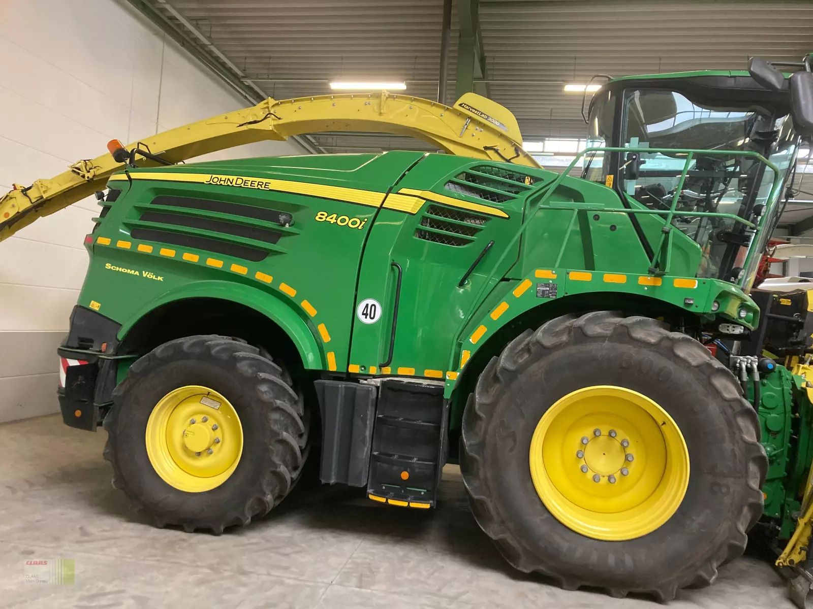 E-FARM: John Deere 8400 - Self propelled forage harvester - id FJCJAPR - €149,000 - Year of construction: 2018 - Engine hours: 1,071,Engine power (HP): 540,Germany
