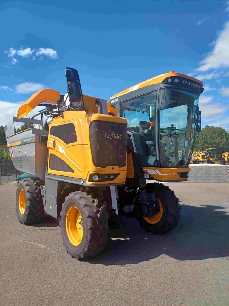E-FARM: Pellenc l10 es - Grape harvester - id MKQQBNV - €130,000 - Year of construction: 2020 - France