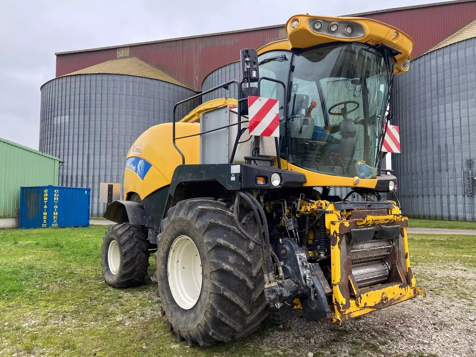 E-FARM: New Holland FR 9040 - Cosechadora de forraje autopropulsada - id DCCJSGF - 70.000 € - Año: 2008 - Potencia del motor: 424,Francia