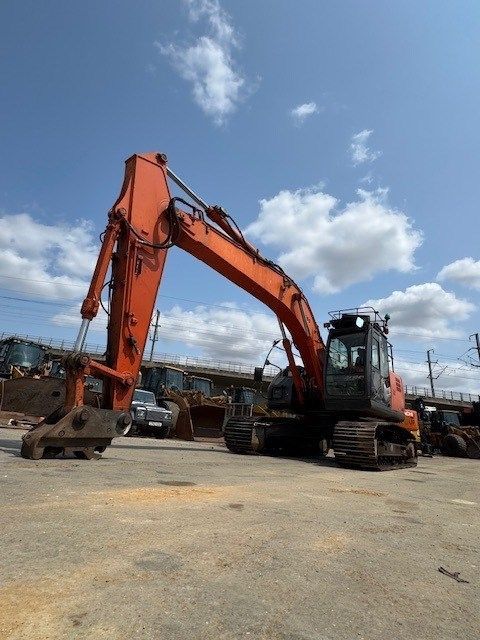 Hitachi zx 225 Crawler excavator €24,168