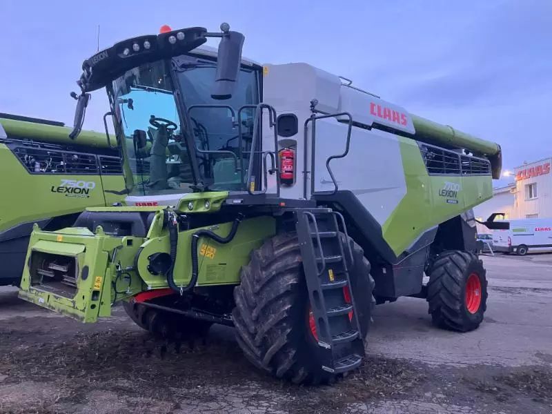 Claas Lexion 7700 Montana Combine harvester €401,000