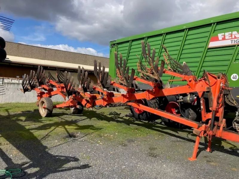 E-FARM: Kuhn vari-master - Charrue - id AIDTHAT - 24 000 € - Année: 2012 - Allemagne