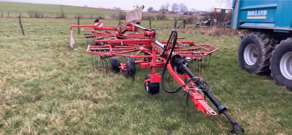 E-FARM: Kuhn GA 7932 - Andaineur - id HJLN8NW - 14 000 € - Année: 2014 - France