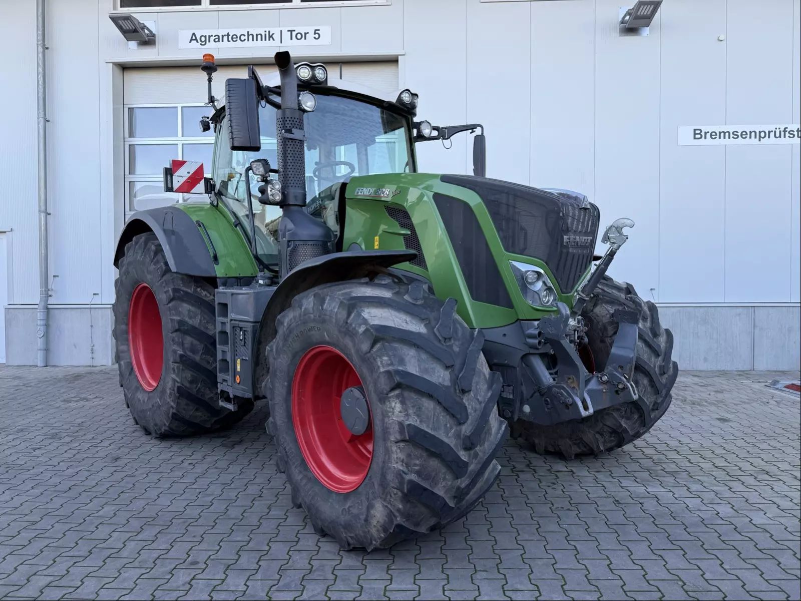Fendt 828 Vario ProfiPlus Tractor €133,000
