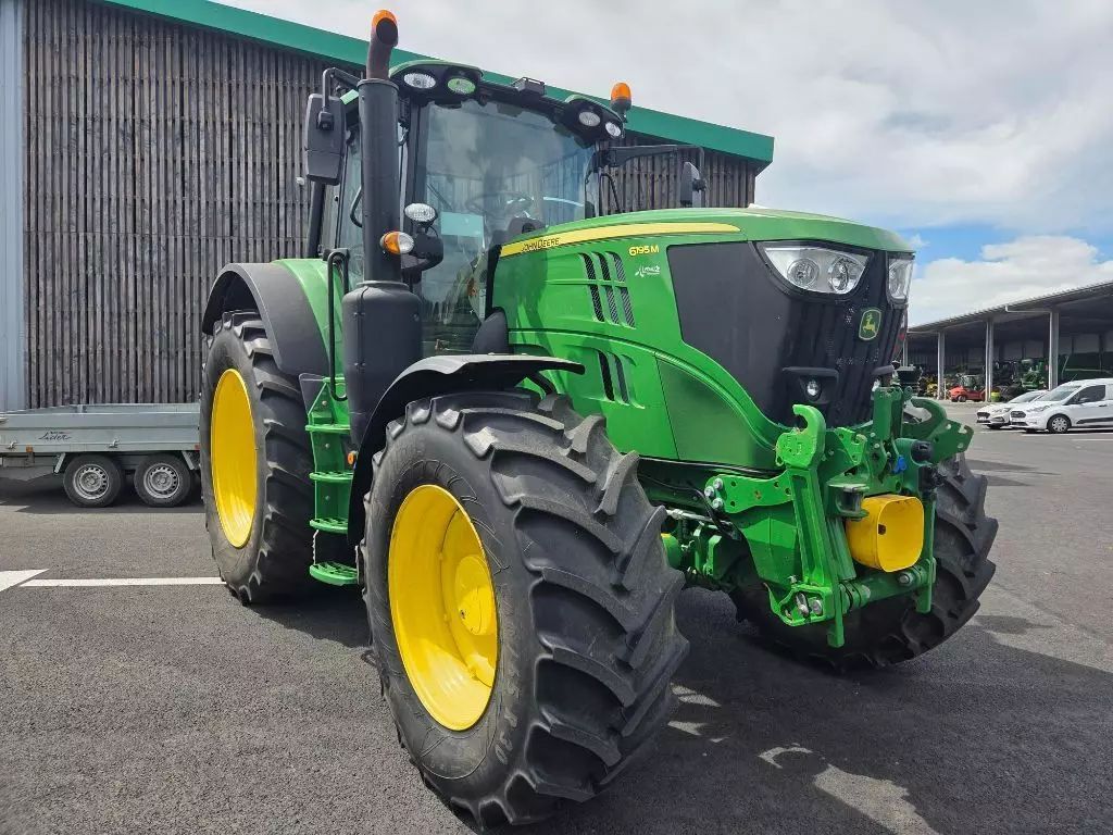 John Deere 6195 M Tractor 116.000 €