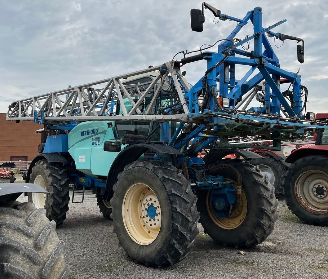 E-FARM: Berthoud boxer - Pulvérisateur - id JHCHNTA - 15 000 € - Année: 2005 - Lecture du nombre d'heure: 8 139,France
