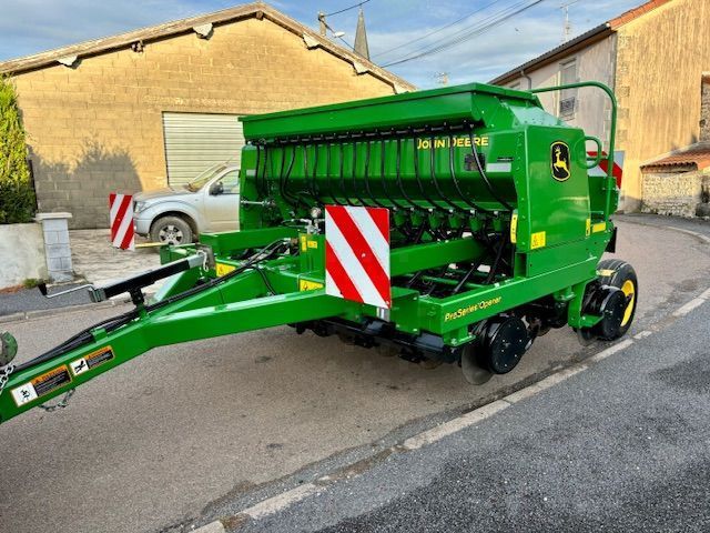 E-FARM: John Deere 1590 - Direct Drill - id 4FJZNQF - €49,500 - Year of construction: 2020 - France