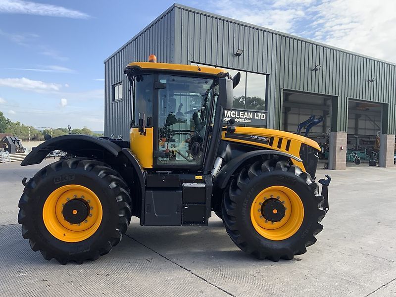E-FARM: JCB Fastrac 4220 - Traktor - id 33W4KFS - 137.405 € - Baujahr: 2021 - Abgelesene Motorstunden: 774,Motorleistung (PS): 220,Vereinigtes Königreich