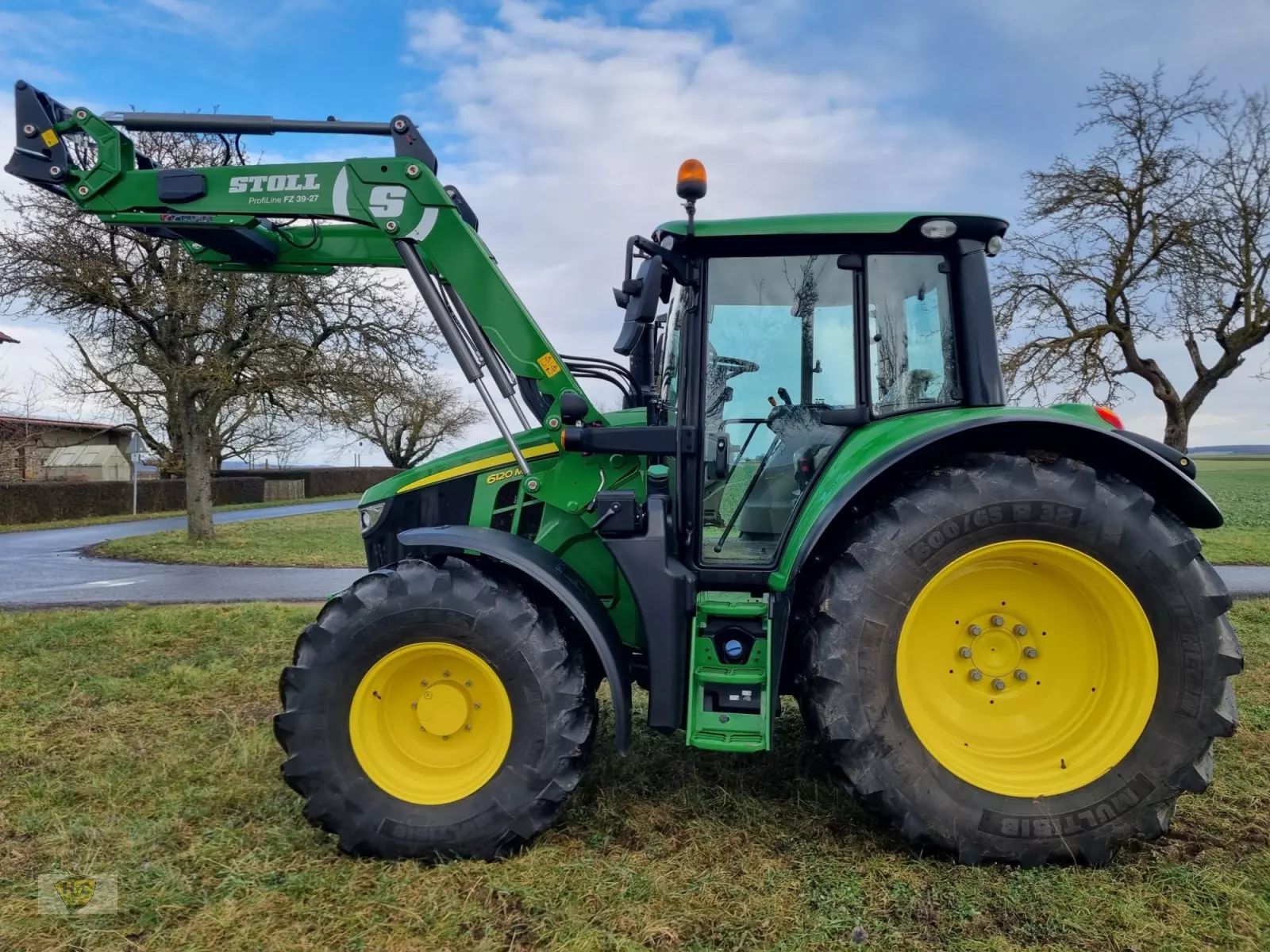 John Deere 6120M Tractor €97,900