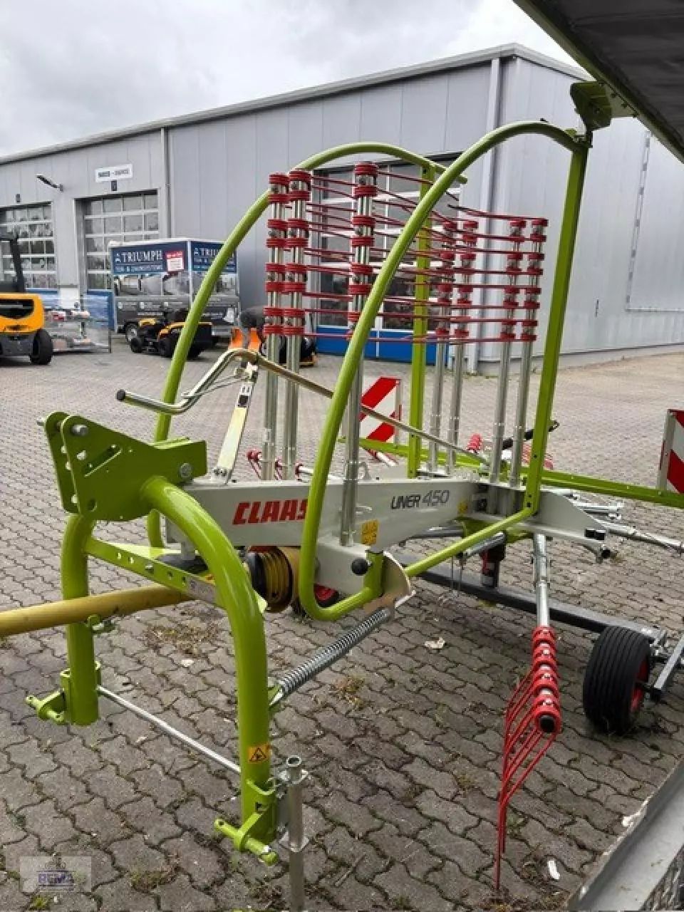 Claas Liner 450 Rake €8,300