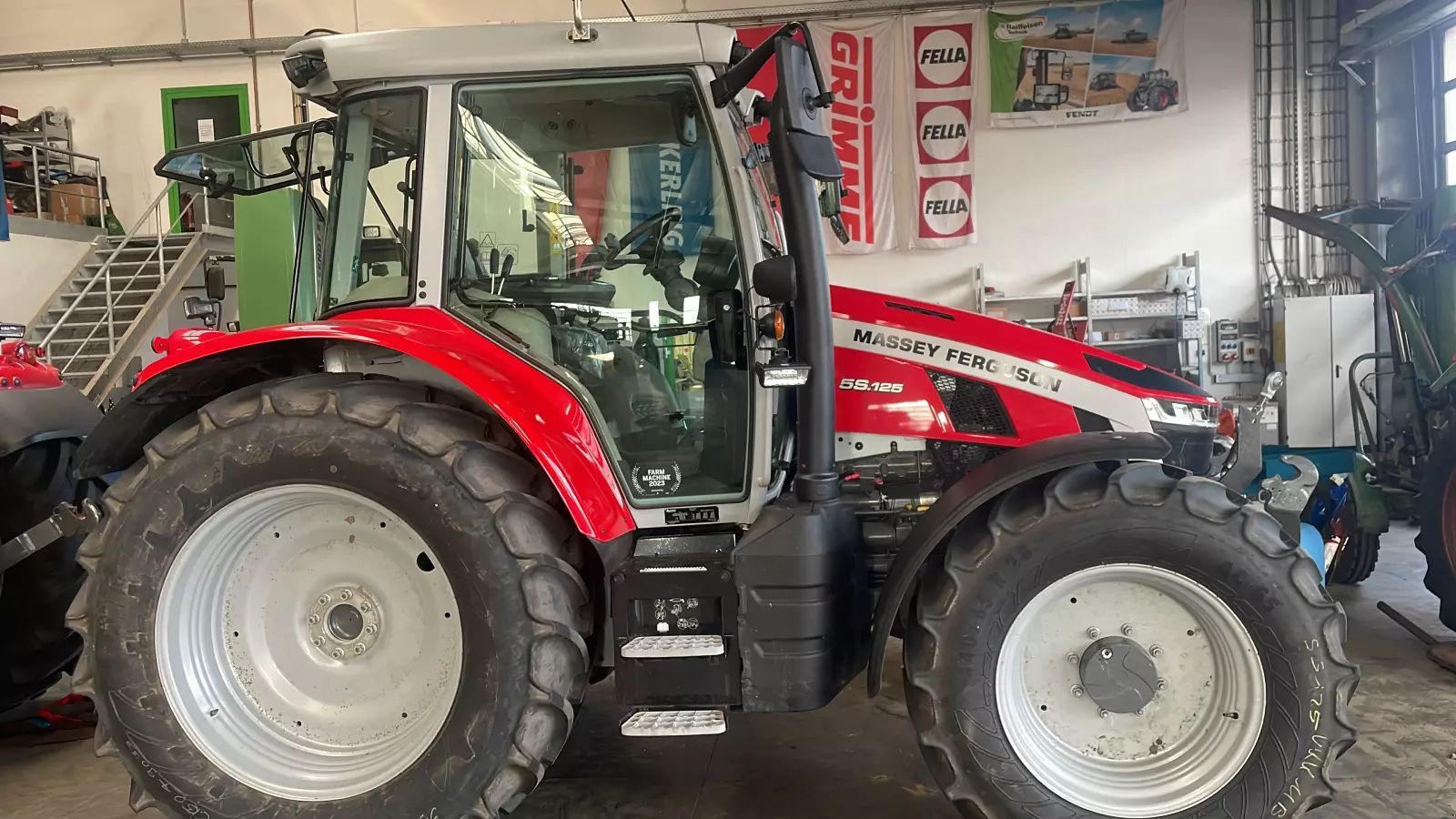 E-FARM: Massey Ferguson 5S.125 Efficient - Tracteur - id JX8WEM2 - 96 000 € - Année: 2023 - Lecture du nombre d'heure: 110,Puissance du moteur (chevaux): 125,Allemagne