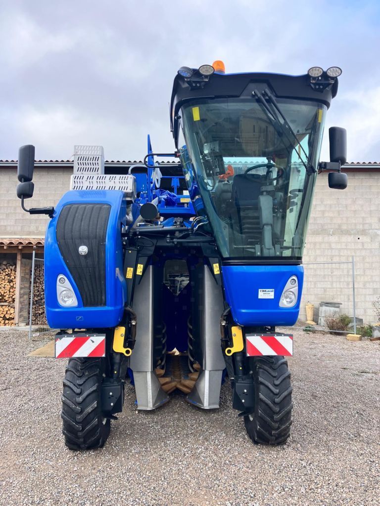 E-FARM: New Holland 8030 - Traubenernter - id BIR9ARB - Baujahr: 2023 - Frankreich