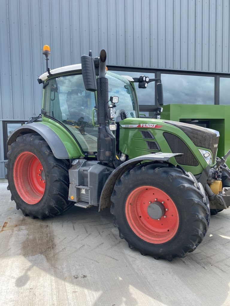 E-FARM: Fendt 516 Vario - Tracteur - id XLI8W6J - 136 117 € - Année: 2022 - Lecture du nombre d'heure: 1 940,Puissance du moteur (chevaux): 160,Royaume-Uni