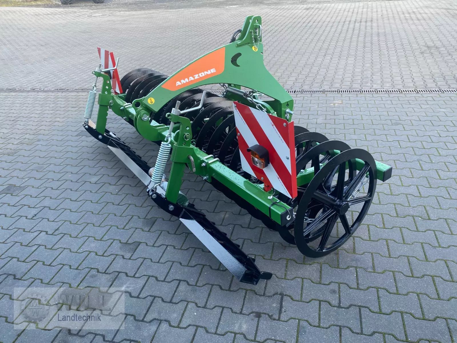 E-FARM: Amazone nautilus 730 - Presses and roller - id 3MFS6Z9 - €7,750 - Year of construction: 2022 - Germany