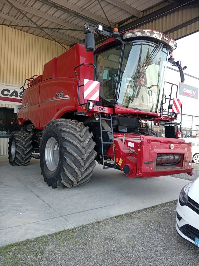 Case IH Axial-Flow 6150 Combine harvester €330,000