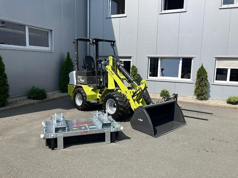 E-FARM: Fliegl hoflader 25-27 - Kompaktlader - id SCKMDGY - 38.990 € - Baujahr: 2025 - Deutschland