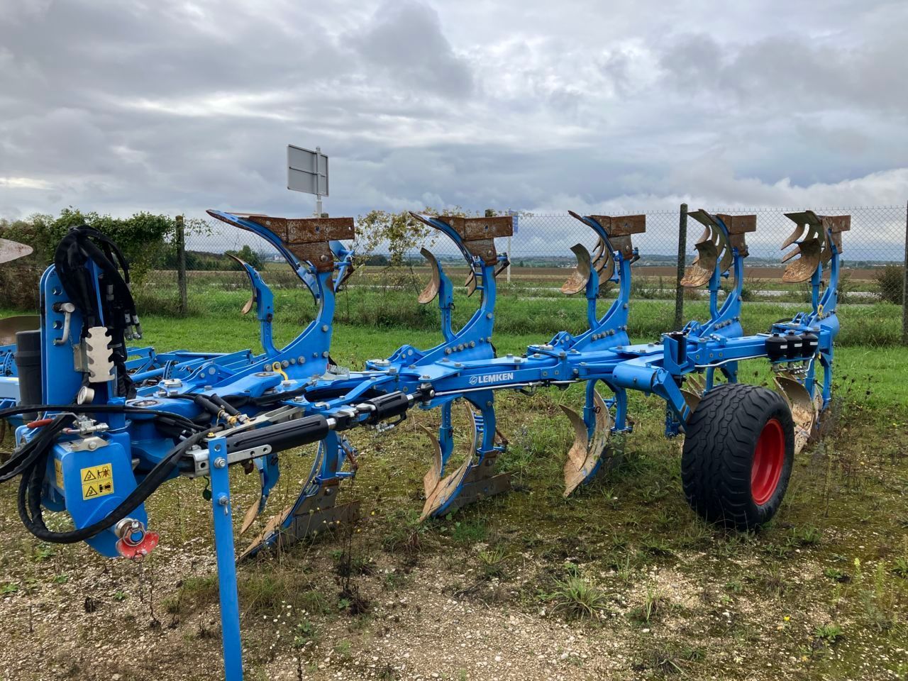 E-FARM: Lemken Juwel 7 M 4+1 - Plough - id KMAS8CQ - €27,000 - Year of construction: 2023 - France