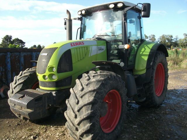 E-FARM: Claas Arion 640 CIS - Tractor - id 5D1BMGH - 29.500 EUR - Anul: 2010 - Citeste ore: 8.035,Muterea motorului: 175,Franța