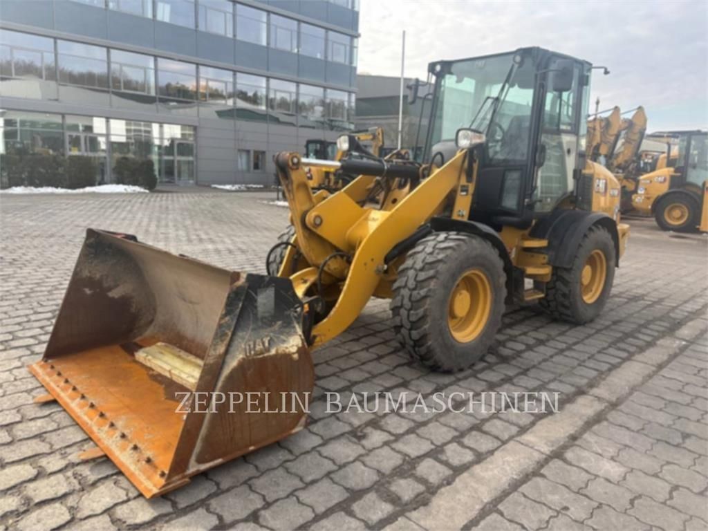 Caterpillar 908m Kolesni nakladalnik 46.500 €