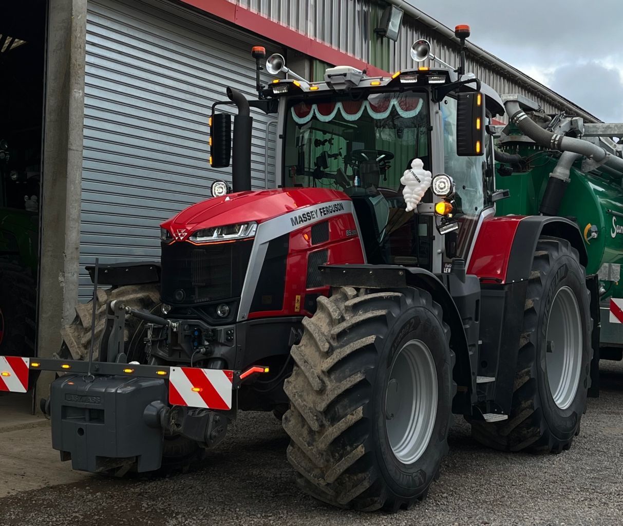 Massey Ferguson 8S.305 Tractor €125,000