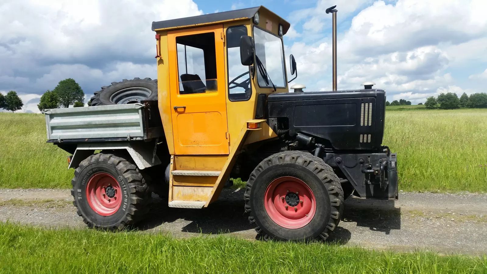 E-FARM: Mercedes-Benz Trac 700 - Tracteur - id GXD8P9U - 31 008 € - Lecture du nombre d'heure: 10 500 - Puissance du moteur (chevaux): 75,Allemagne