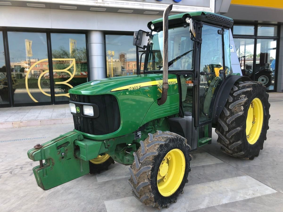 E-FARM: John Deere 5615 - Tractor - id AB7YYJA - 22.000 € - Año: 2009 - Horas: 3000,Potencia del motor: 90,Italia