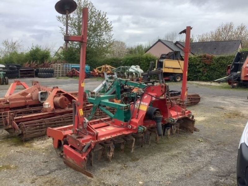 E-FARM: Kverneland 3m - Herse rotative - id C3HQ3JN - 6 800 € - Année: 2012 - France
