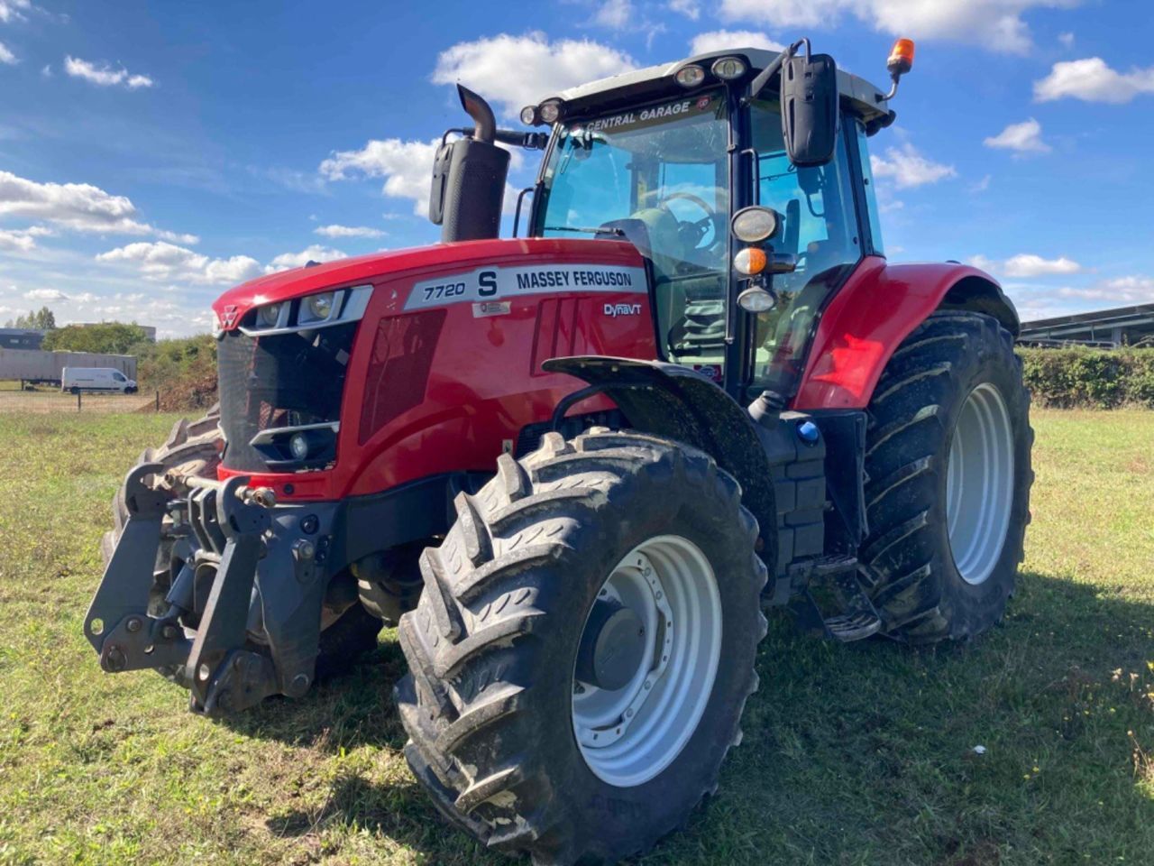 E-FARM: Massey Ferguson 7720S - Tracteur - id 8QQLCGM - 92 000 € - Année: 2019 - Lecture du nombre d'heure: 4 980,Puissance du moteur (chevaux): 200,France