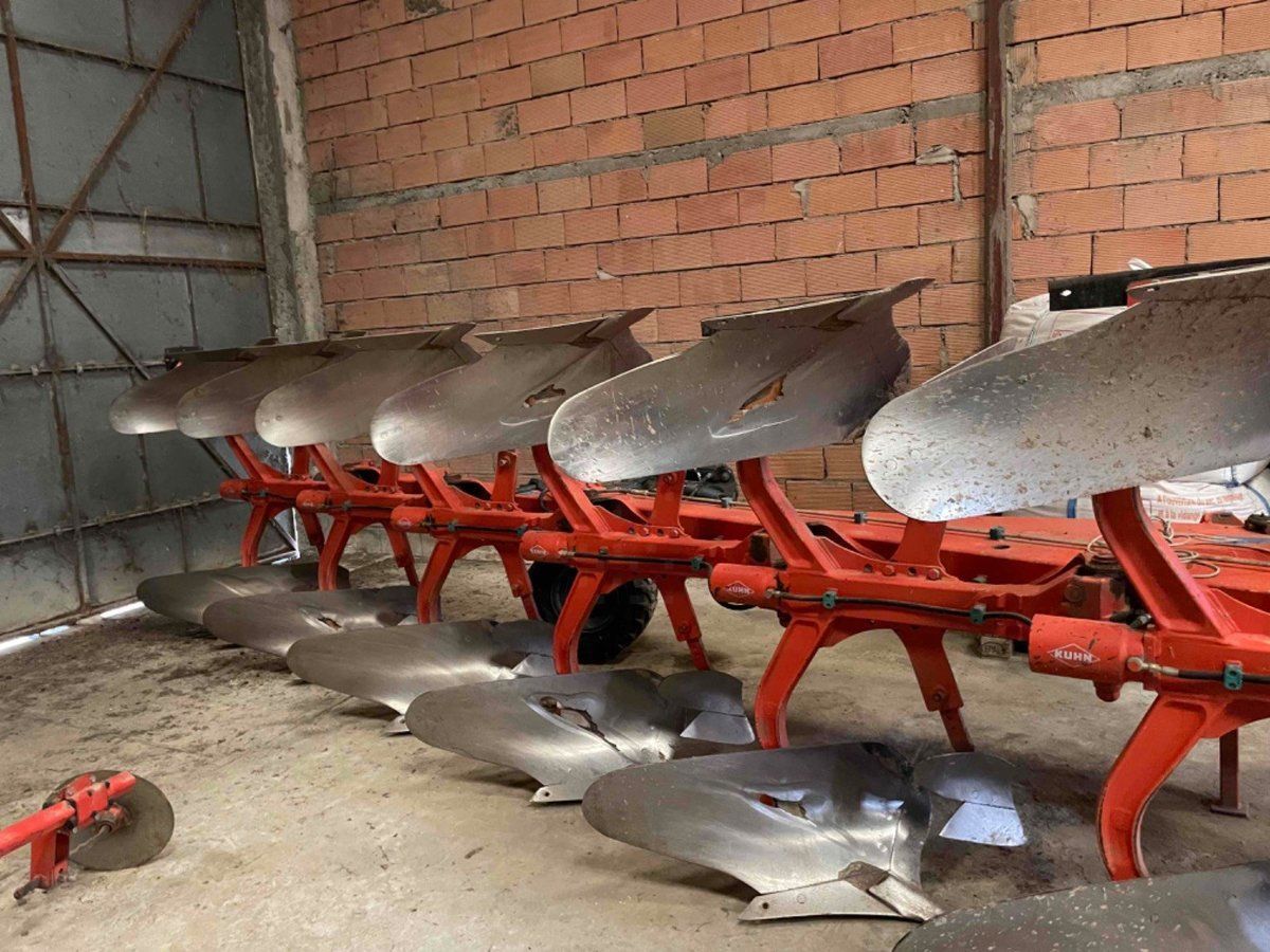 Kuhn vari master 180 Plūgas 11 000 €