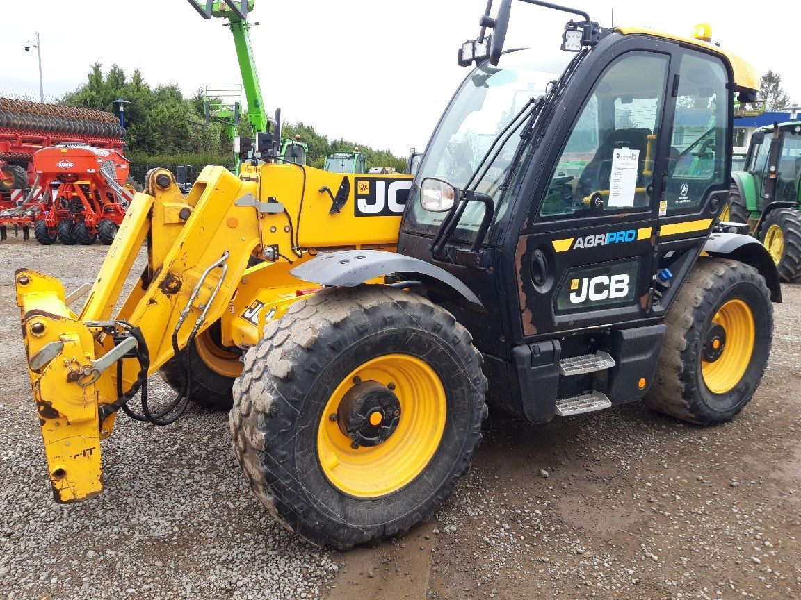 E-FARM: JCB 542.70 agripro - Ładowacz teleskopowy - id BXLSDVZ - 68 000 € - Rok produkcji: 2020 - Motogodziny: 3 720,Francja