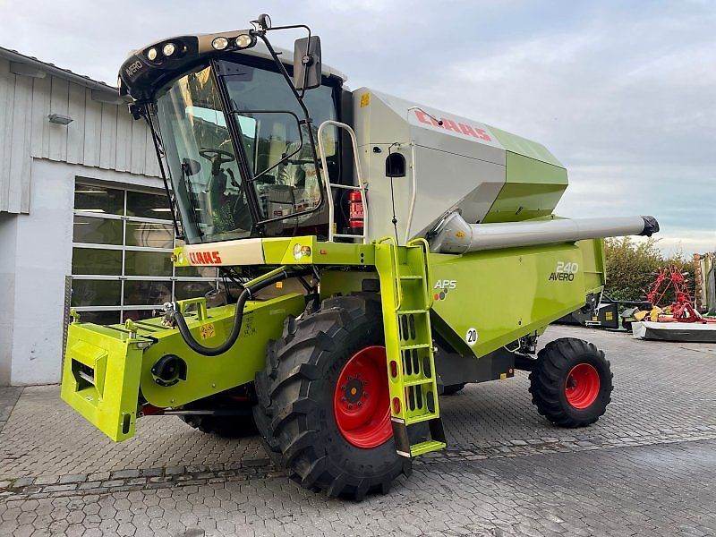 E-FARM: Claas Avero 240 - Kombajn zbożowy - id AMDHVPB - 109 000 € - Rok produkcji: 2022 - Motogodziny: 29,Moc silnika: 213,Niemcy